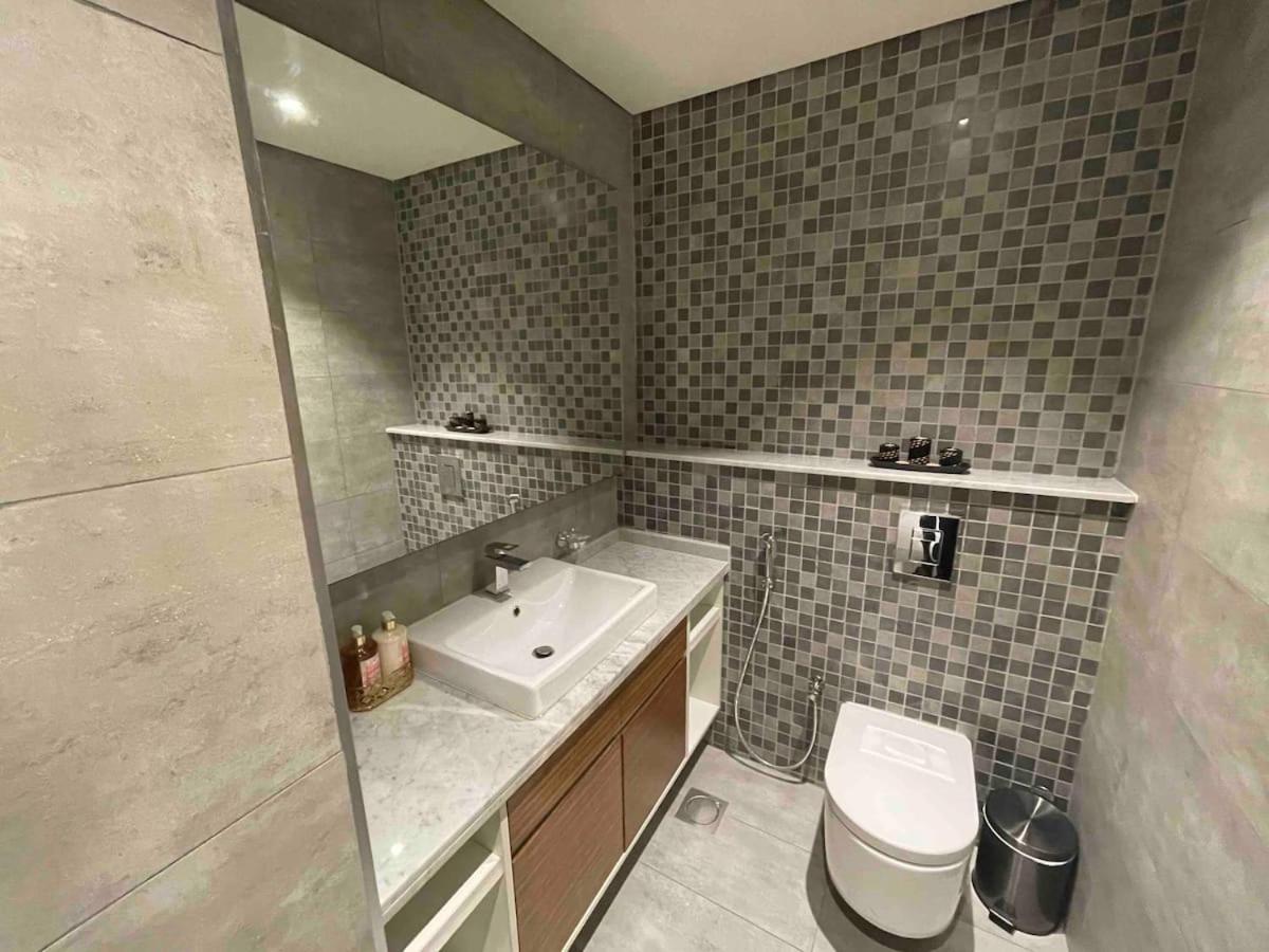 Appartamento Amazing Park view! JVC /New 1BR Dubai Esterno foto
