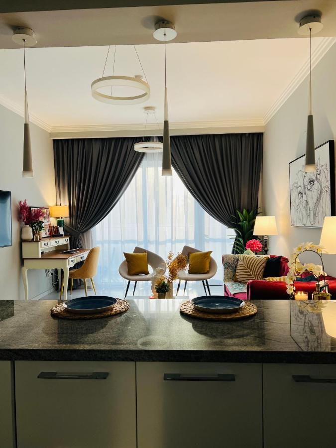 Appartamento Amazing Park view! JVC /New 1BR Dubai Esterno foto