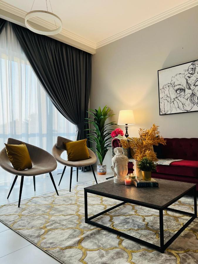 Appartamento Amazing Park view! JVC /New 1BR Dubai Esterno foto