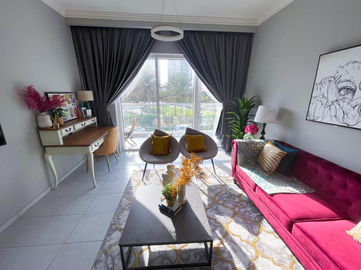 Appartamento Amazing Park view! JVC /New 1BR Dubai Esterno foto